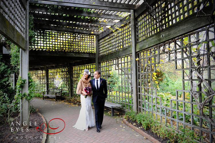 Chicago Botanic Gardens, Wedding Planning north shore Chicago Glencoe Jimmy Choo bridal shoes, Monique Lhuillier Amaranth lace wedding dress, wilmette wedding photographer (21)
