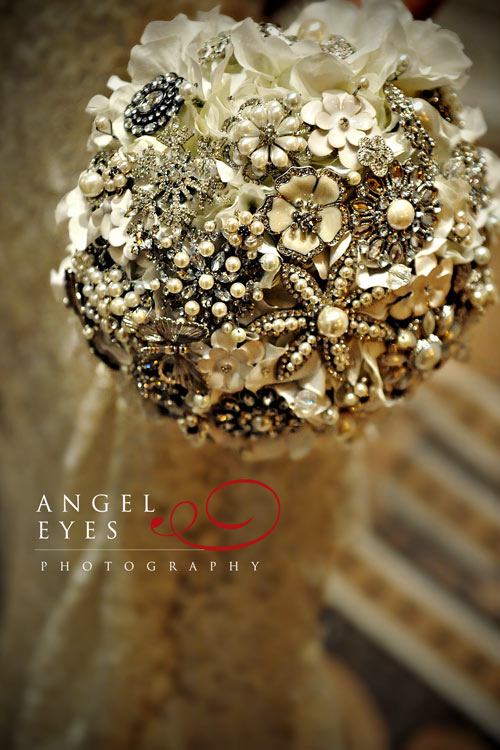 heirloom brooch bridal bouquet, Chicago wedding photography, The Rookery Building, backless bridal gown lace, downtown chicago wedding, skyline bridal party photos,Angel Eyes Photography (1 (27)