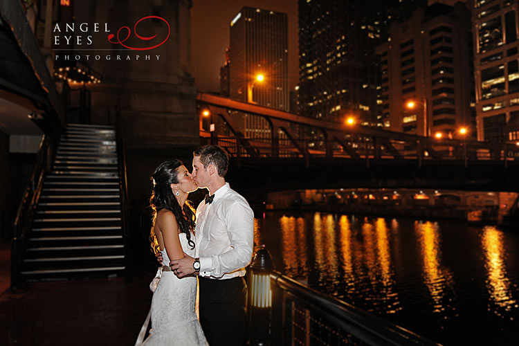 River taxi wedding photos, Fulton’s on the River Chicago wedding reception, Angel Eyes Photography  (7)