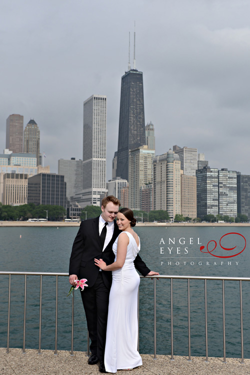 Best Chicago wedding photographer, Lake Michigan downtown photos (1)