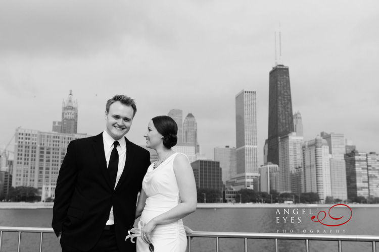 Best Chicago wedding photographer, Lake Michigan downtown photos (2)