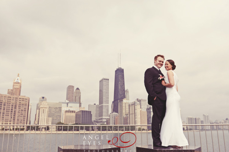 Best Chicago wedding photographer, Lake Michigan downtown photos (3)