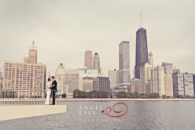 Best Chicago wedding photographer, Lake Michigan downtown photos (5)