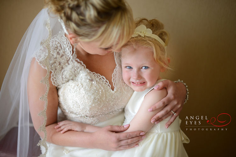 Bride-with-flower-girl,-Chi