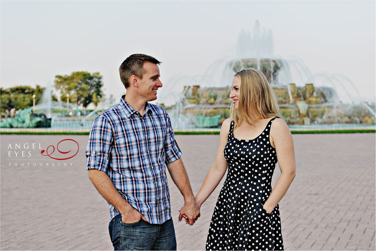 Engagement photos, Chicago Buckingham Fountain, skyline downtown photographer (2)
