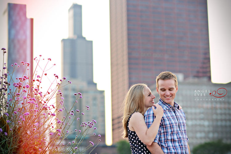 Engagement photos, Chicago Buckingham Fountain, skyline downtown photographer (6)