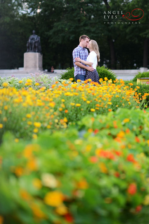 Engagement photos, Chicago Buckingham Fountain, skyline downtown photographer (8)