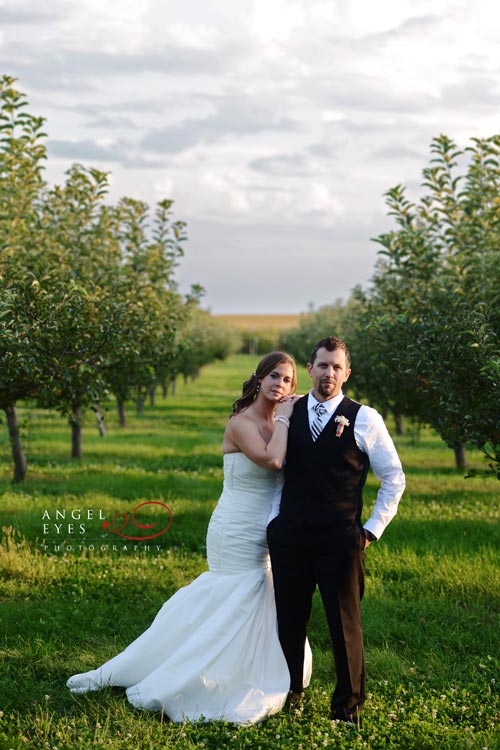 Acquaviva Winery wedding, outdoor  suburban ceremony reception, vineyard Illinois (1)