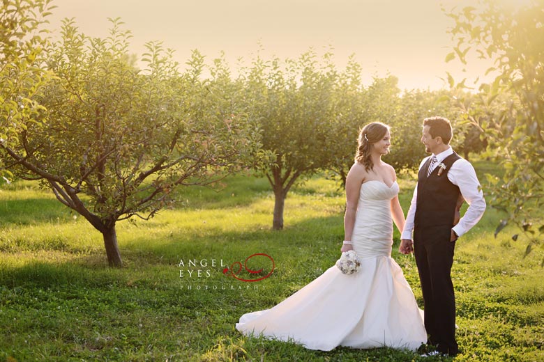 Acquaviva Winery wedding, outdoor  suburban ceremony reception, vineyard Illinois (2)