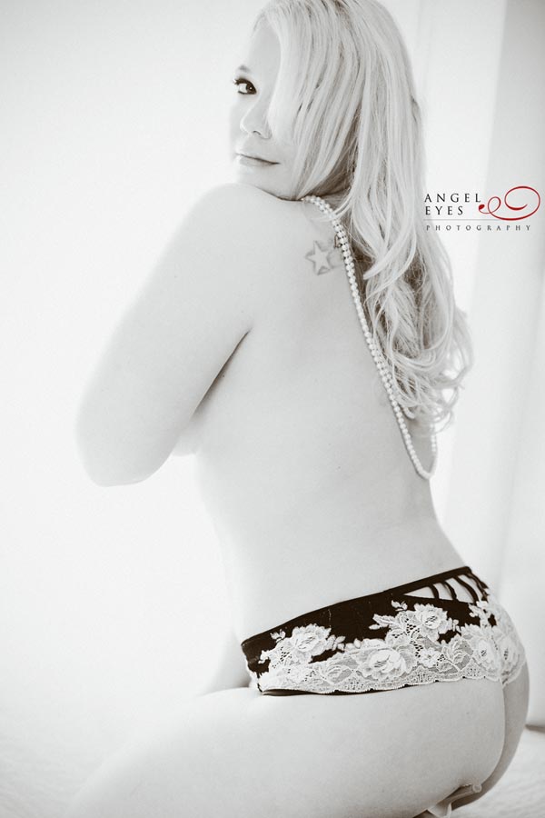 Chicago sexy boudoir portraits, pinup glamour session