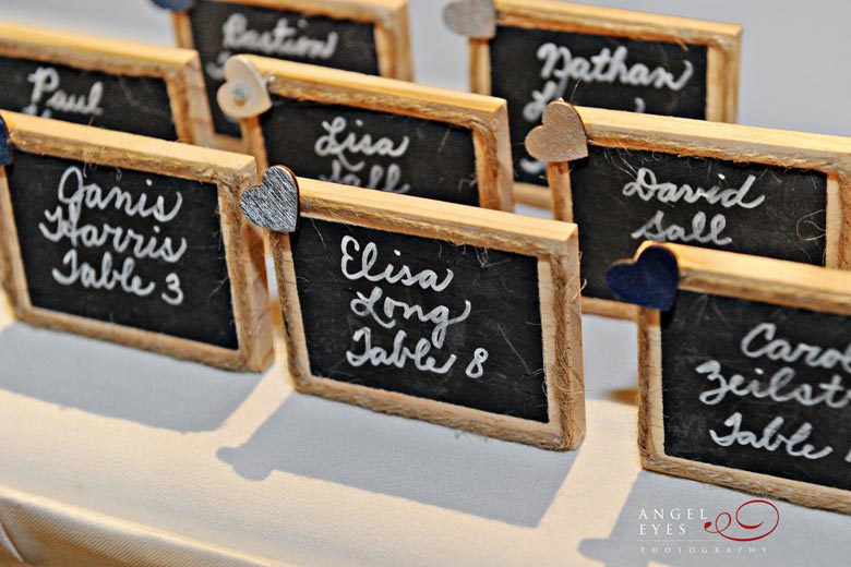 mini-chalkboard-place-cards-wedding