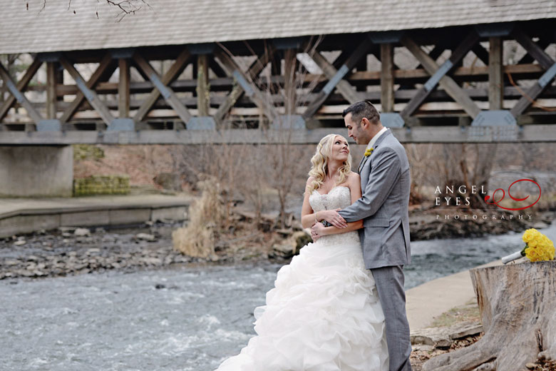 Naperville Riverwalk wedding photos, Yellow wedding flowers (10)