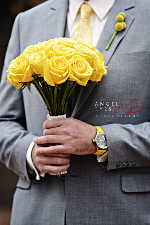 Naperville Riverwalk wedding photos, Yellow wedding flowers (9)