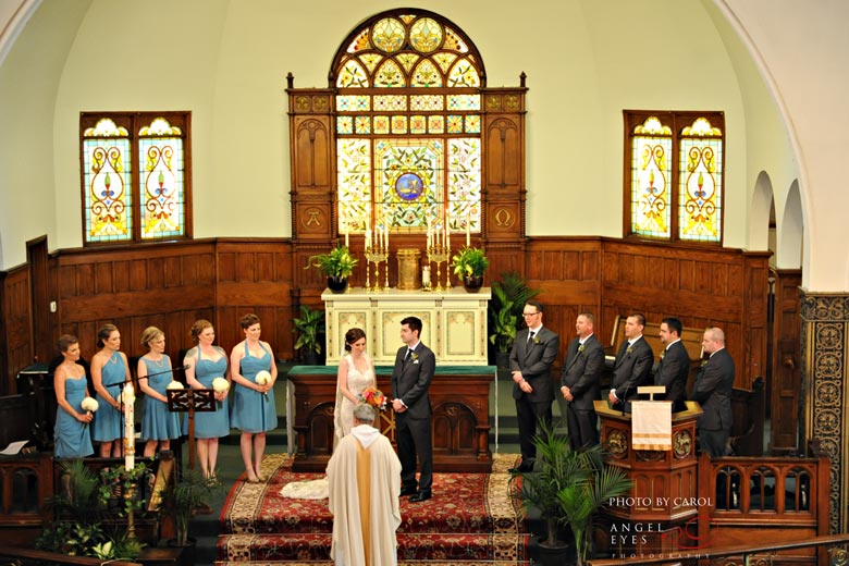Church-of-Our-Saviour-Chicago-wedding-ceremony-(1)