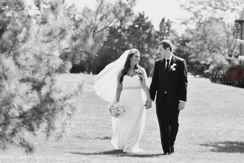 Black-and-White-wedding-photo,-Bride-and-Groom