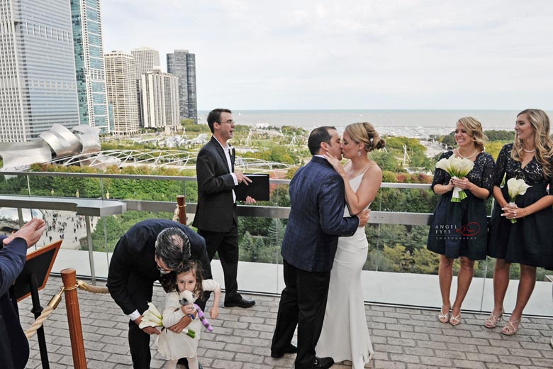 Cindy's-Rooftop-restaurant-wedding-photos,-Angel-Eyes-Photography-Chicago