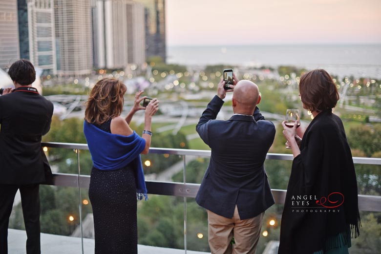 Cindy's Rooftop restaurant wedding photos, ceremony and reception with the best views in Chicago (18)
