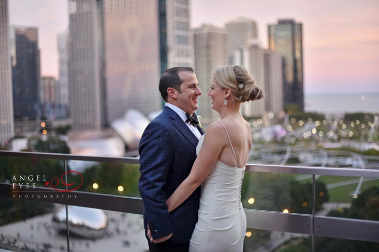 Cindy's Rooftop restaurant wedding photos, ceremony and reception with the best views in Chicago (19)