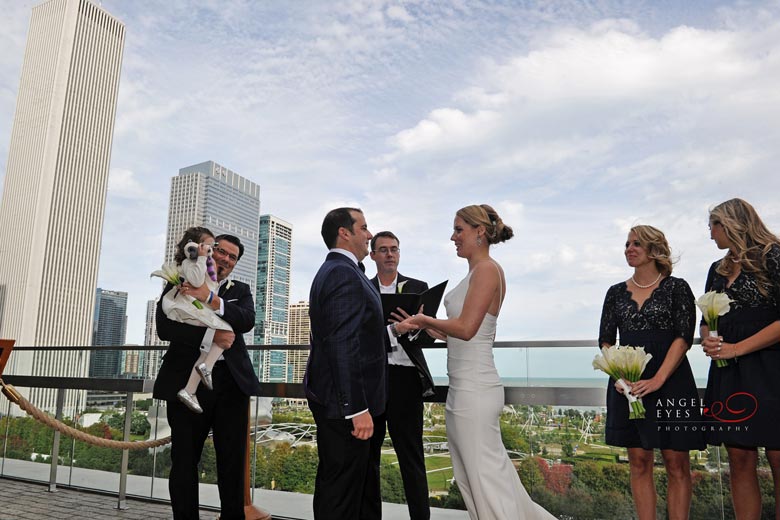 Cindy's Rooftop restaurant wedding photos, ceremony and reception with the best views in Chicago (27)