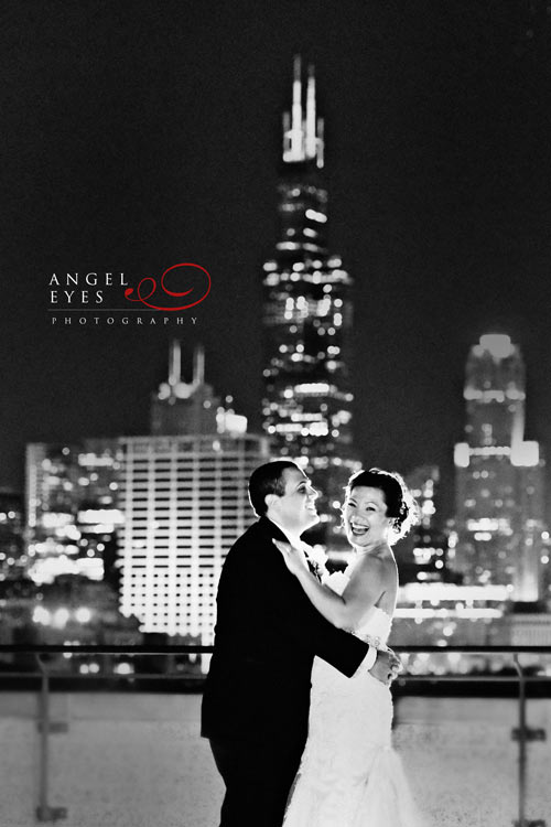 National-Italian-American-Sports-Hall-of-Fame-wedding,-rooftop-skyline-wedding-photos-in-Chicago-(a)