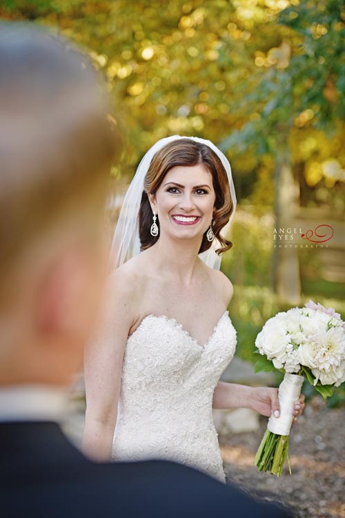 Beautiful-Bride,-Fall-wedding,-Perfect-bridal-make-up