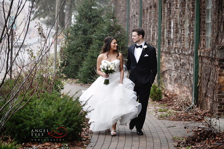 Unique wedding venue, The Starline Factory, fun wedding photos, winter wedding, Chicago wedding photographer (15)