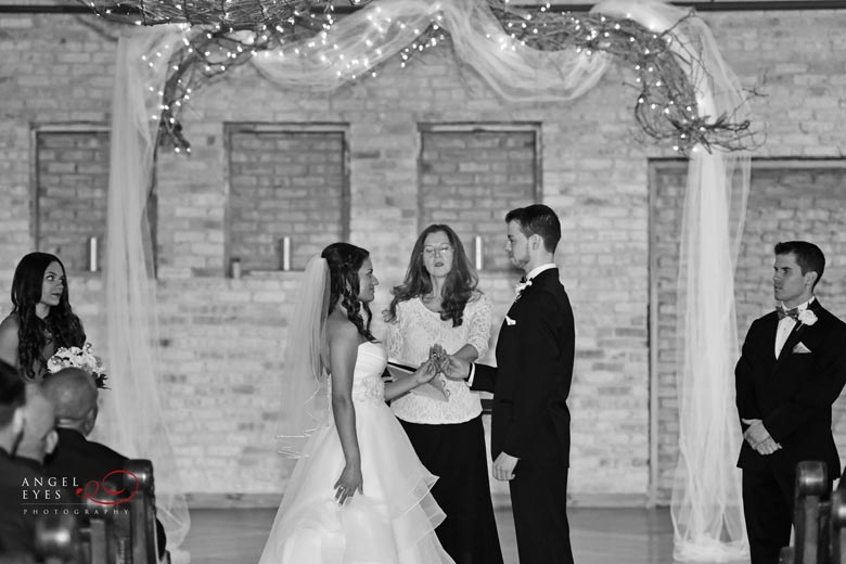 Unique wedding venue, The Starline Factory, fun wedding photos, winter wedding, Chicago wedding photographer (20)