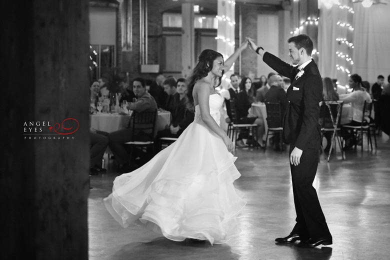 Unique wedding venue, The Starline Factory, fun wedding photos, winter wedding, Chicago wedding photographer (27)