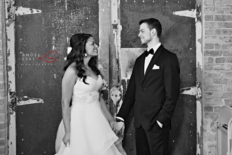 Unique wedding venue, The Starline Factory, fun wedding photos, winter wedding, Chicago wedding photographer (36)