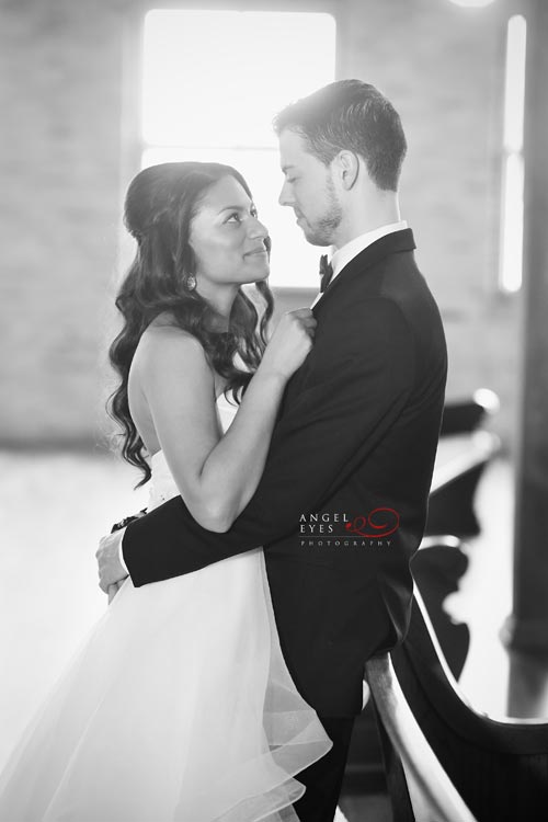 Unique wedding venue, The Starline Factory, fun wedding photos, winter wedding, Chicago wedding photographer (7)