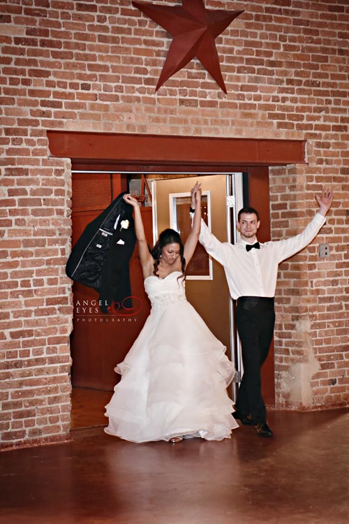 Unique-wedding-venue,-The-Starline-Factory,-fun-wedding-photos,-winter-wedding,-Chicago-wedding-photographer(-b)