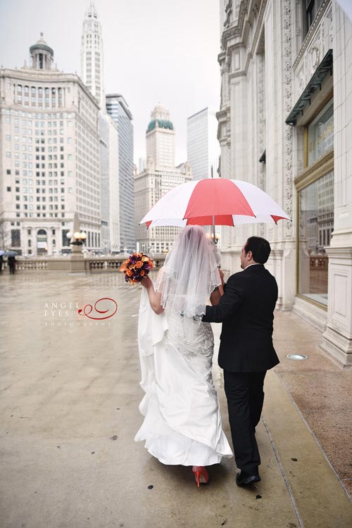 Chicago wedding photos in the rain, Michigan ave, Wrigley bilding...Chicago photographer (1)