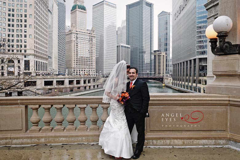 Chicago wedding photos in the rain, Michigan ave, Wrigley bilding...Chicago photographer (2)
