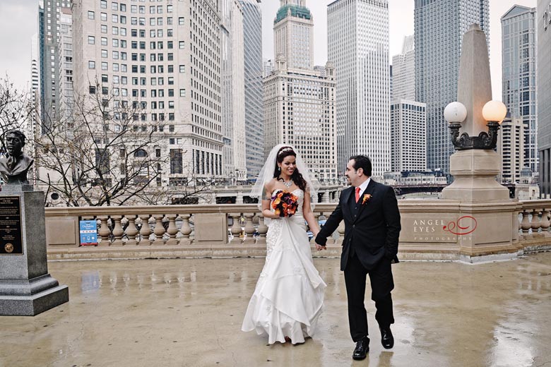Chicago wedding photos in the rain, Michigan ave, Wrigley bilding...Chicago photographer (3)
