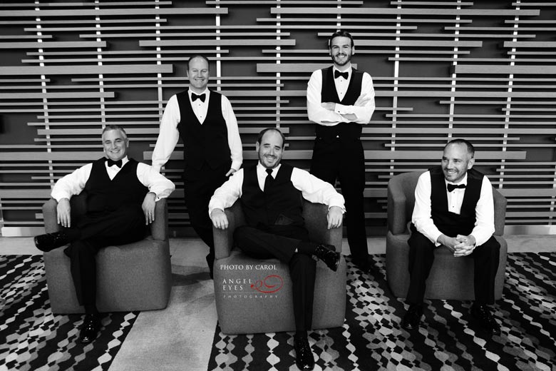 Black-and-White-groomsmen-photo,-Oak-Brook-wedding