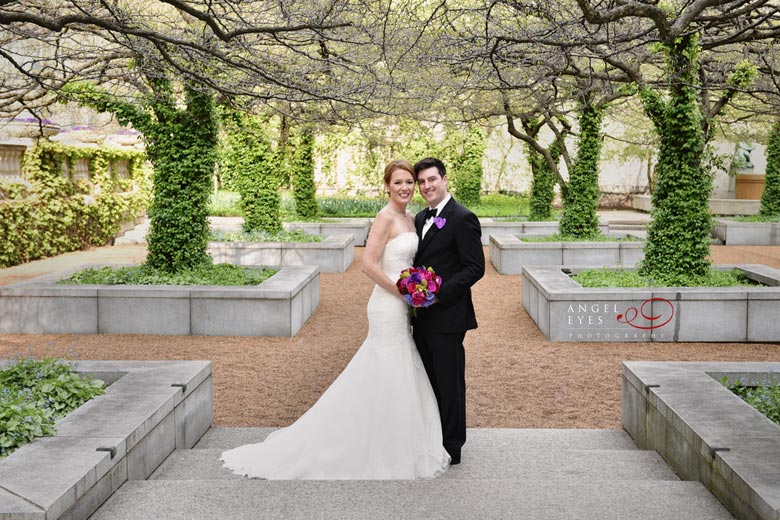 Art-Institue-gardens-Chicago-wedding-photos