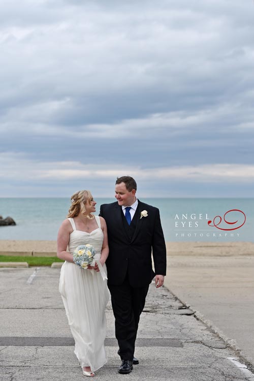 Lake Forest wedding planning, Lake Michigan romantic wedding photo, best Chicago photographer (20)