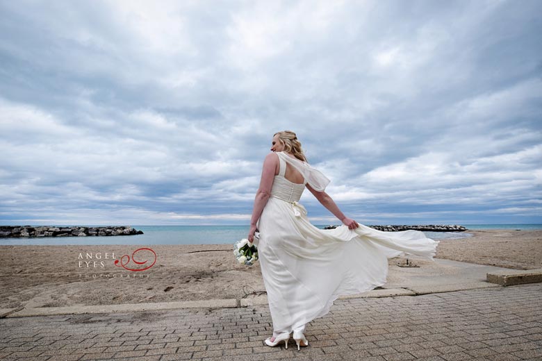 Lake Forest wedding planning, Lake Michigan romantic wedding photo, best Chicago photographer (27)