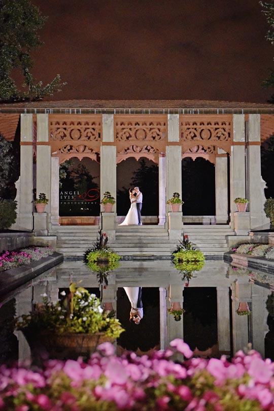 The-Armour-House-at-Lake-Forest-Academy,-night-time-romantic-wedding-photo