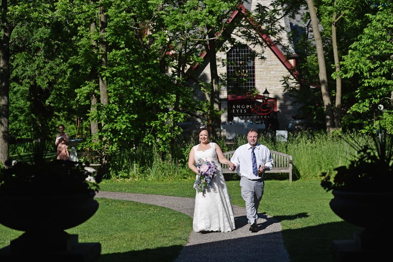 redfield-estate-wedding-photos-summer-wedding-outside