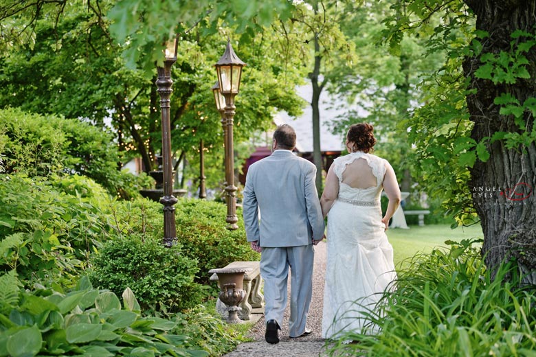 the-redfield-estate-in-glenview-wedding-photos-the-grove-unique-outdoor-summer-wedding-8